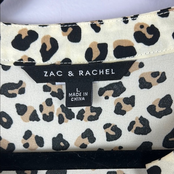 Zac & Rachel Leopard Print Long Sleeve Blouse Size Large - Picture 3 of 8
